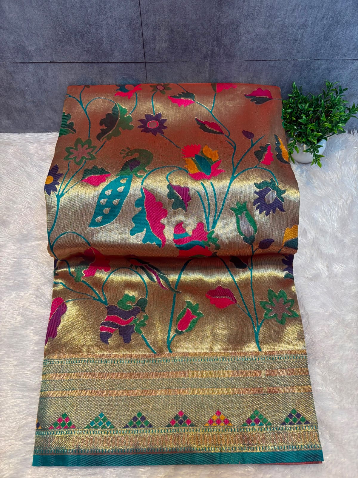 GOLDEN YEOLA PAITHANI PC-382