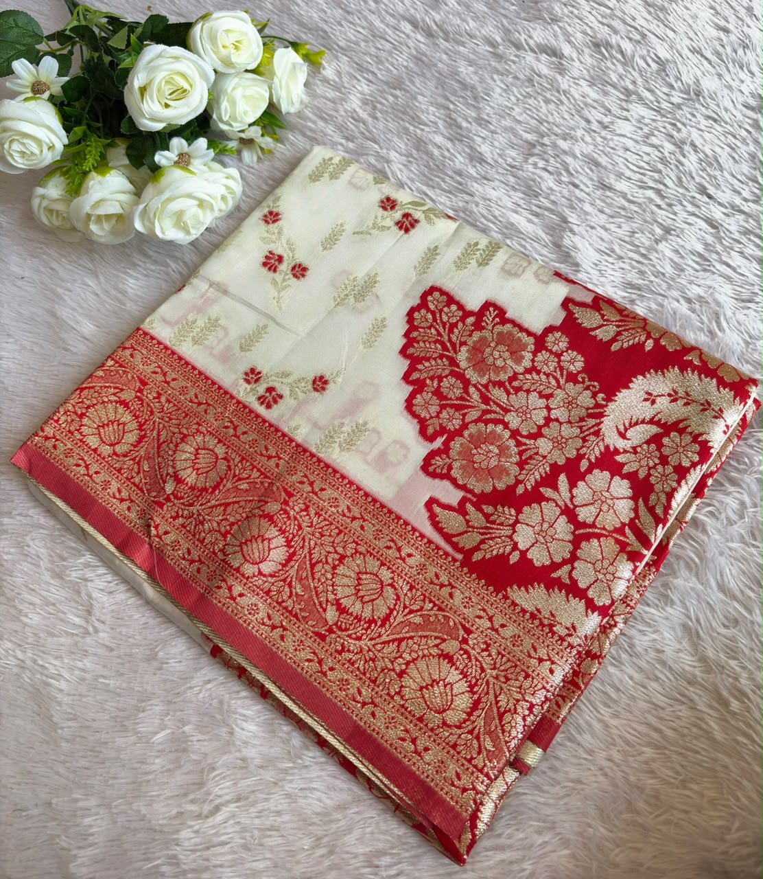 WHITE WITH RED CONTRAST PC-1709
