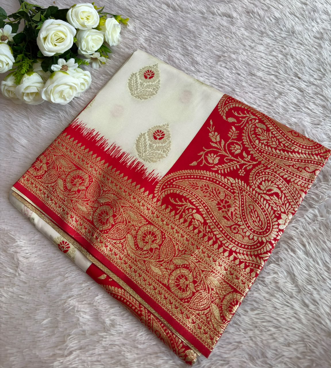 WHITE WITH RED CONTRAST PC-1709